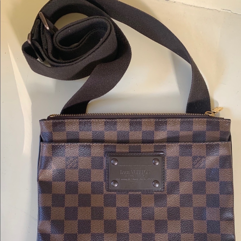 ❗️SOLD ❗️Louis Vuitton Brooklyn Pochette Flat Bag